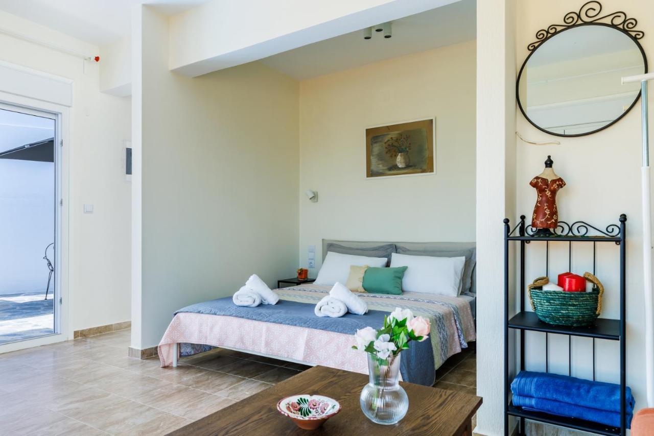 Appartement Aloupi Pool